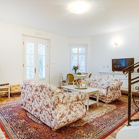 Lovecký zámeček pod Milešovkou Teplice Esterno foto