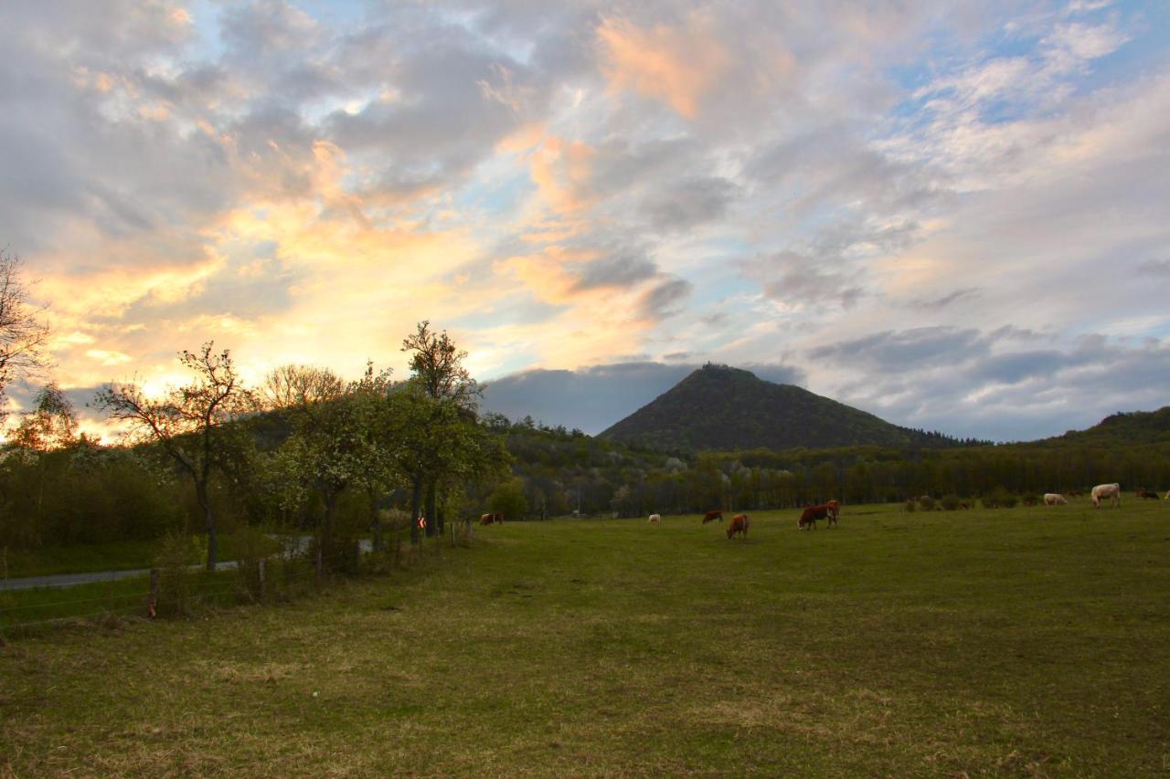 Lovecký zámeček pod Milešovkou Teplice Esterno foto