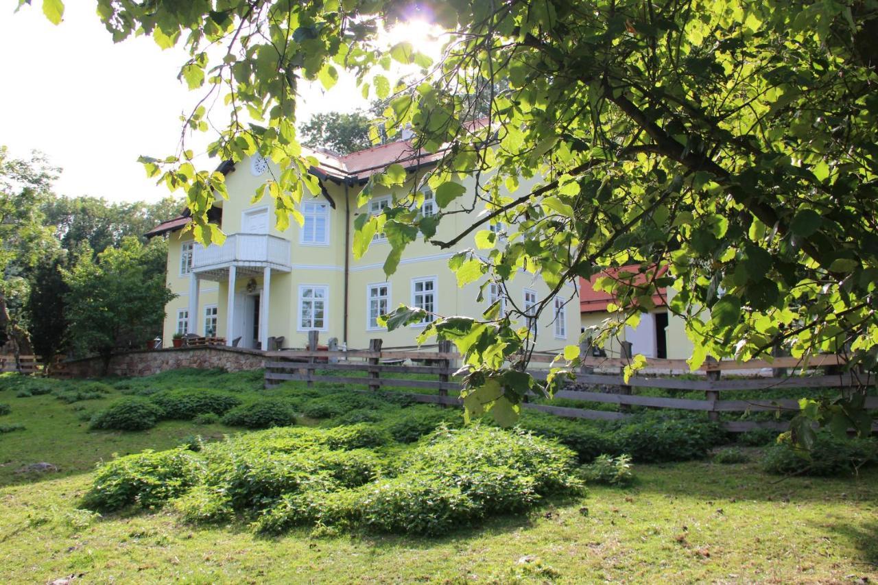 Lovecký zámeček pod Milešovkou Teplice Esterno foto