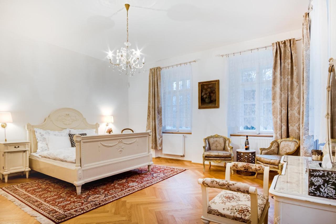 Lovecký zámeček pod Milešovkou Teplice Esterno foto