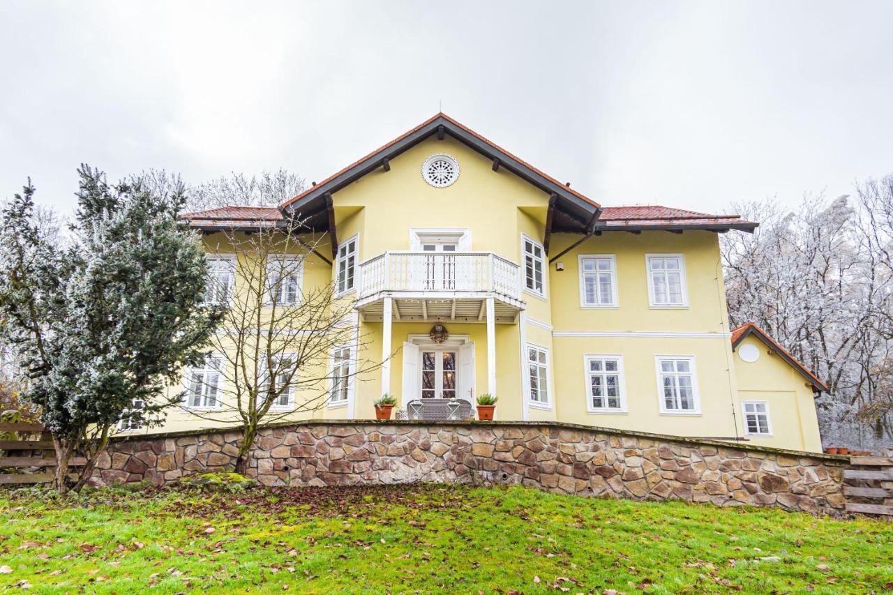 Lovecký zámeček pod Milešovkou Teplice Esterno foto