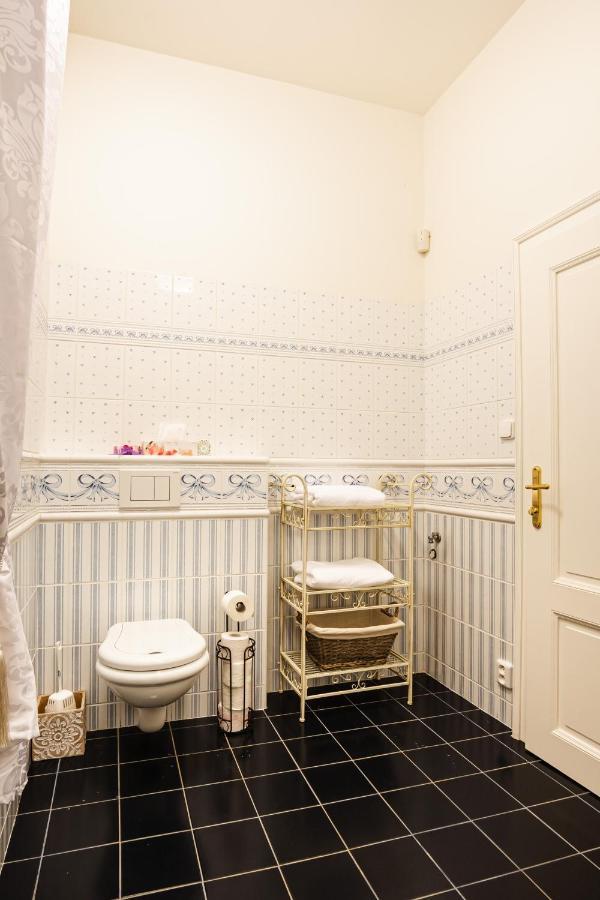 Lovecký zámeček pod Milešovkou Teplice Esterno foto