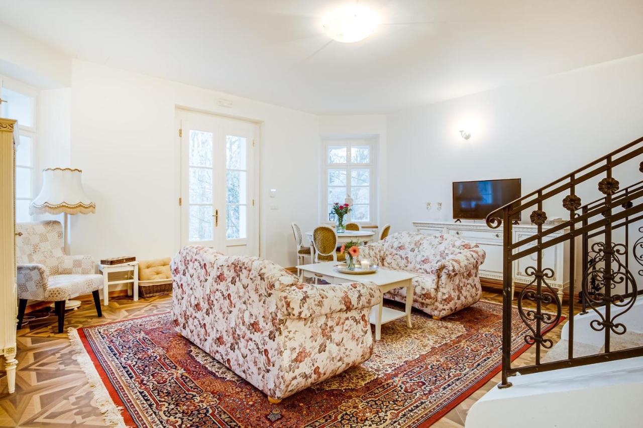 Lovecký zámeček pod Milešovkou Teplice Esterno foto