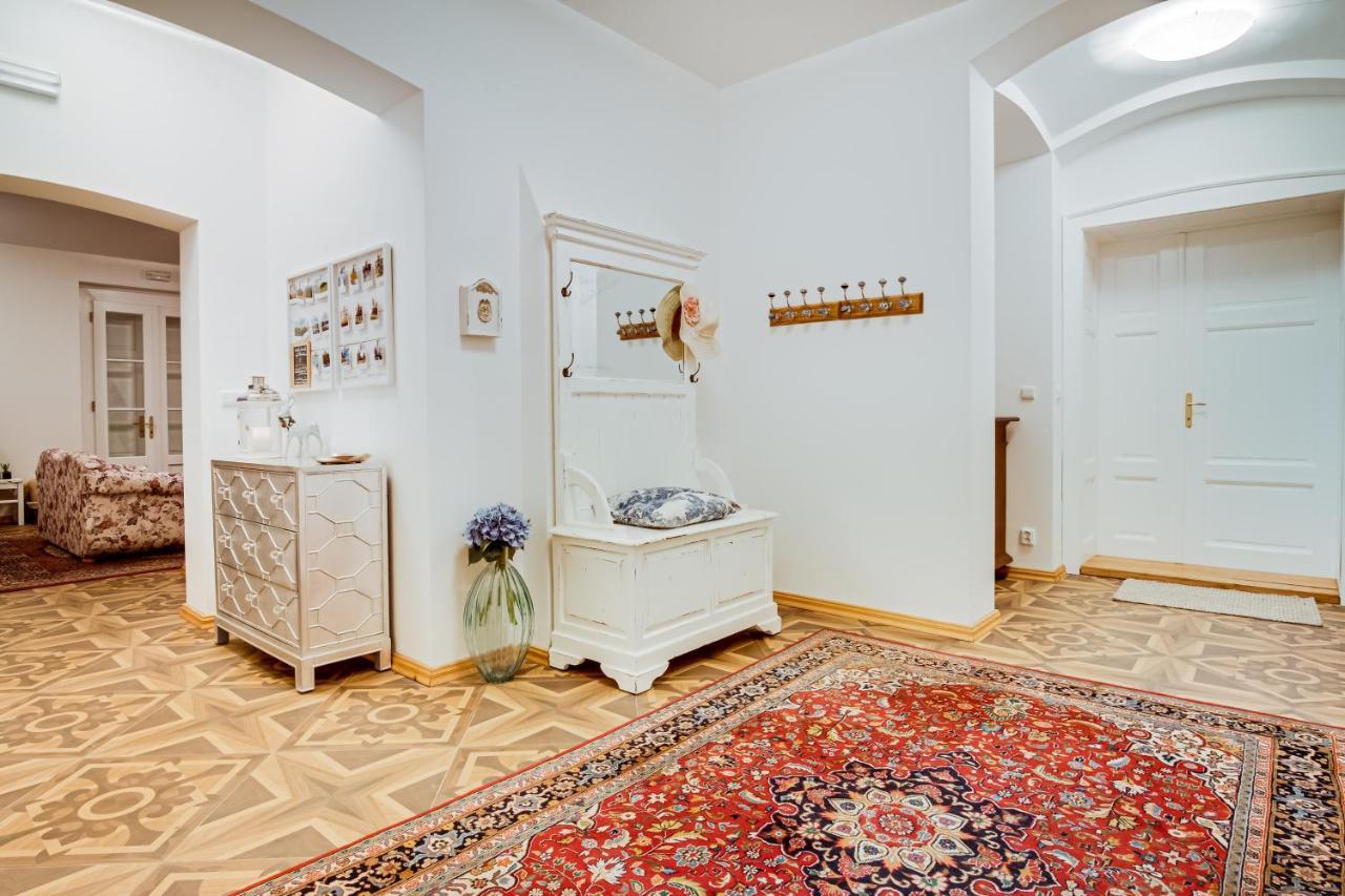 Lovecký zámeček pod Milešovkou Teplice Esterno foto