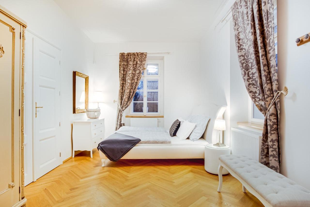 Lovecký zámeček pod Milešovkou Teplice Esterno foto