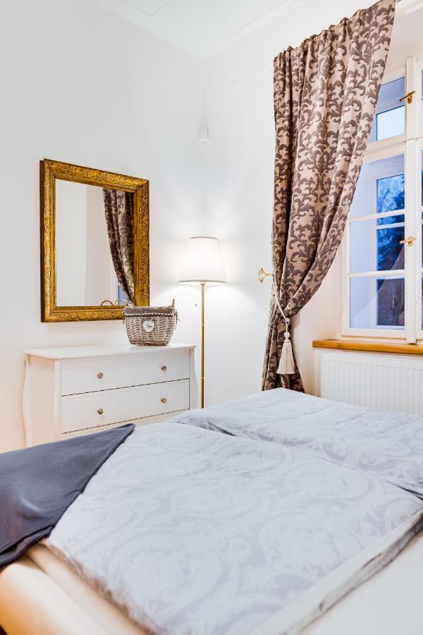 Lovecký zámeček pod Milešovkou Teplice Esterno foto