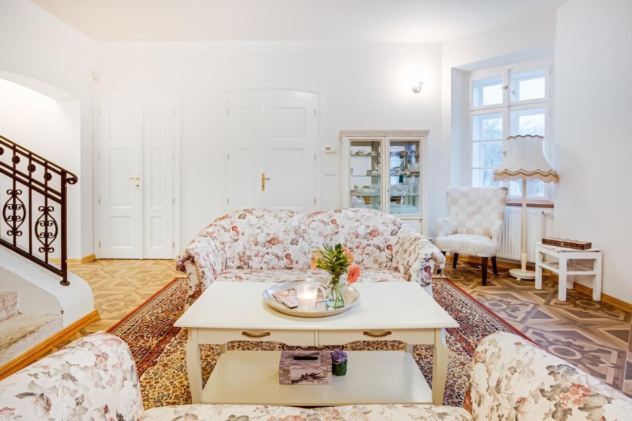 Lovecký zámeček pod Milešovkou Teplice Esterno foto