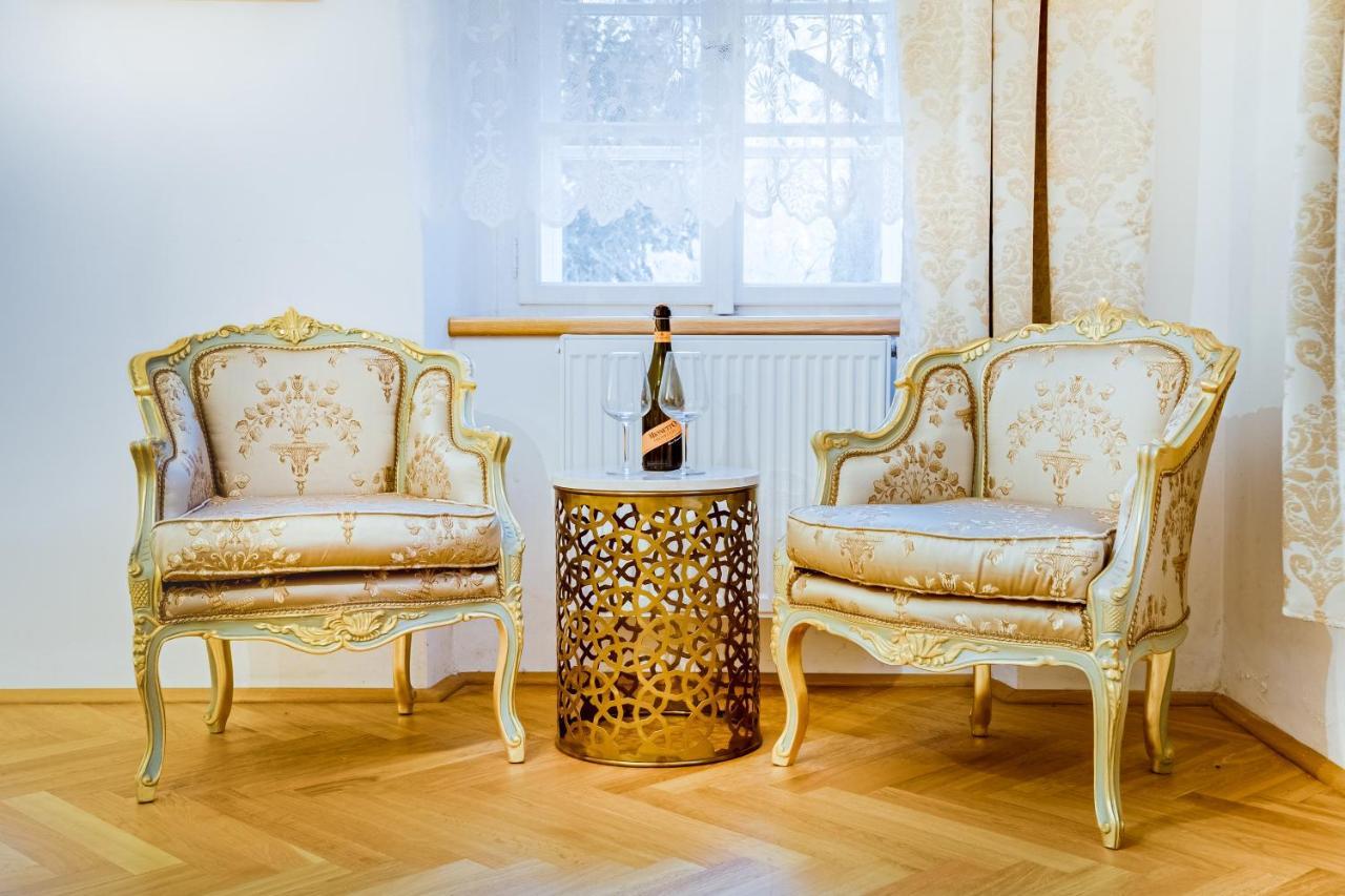 Lovecký zámeček pod Milešovkou Teplice Esterno foto