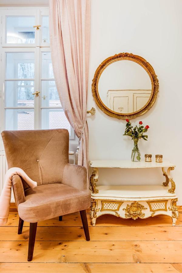 Lovecký zámeček pod Milešovkou Teplice Esterno foto